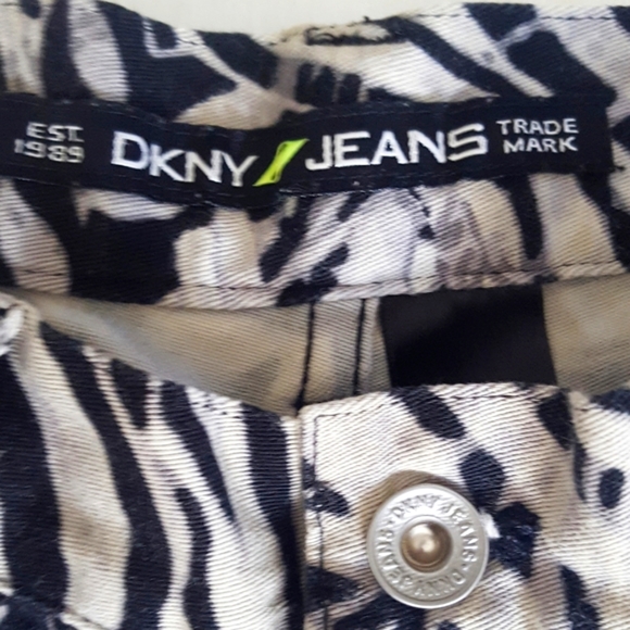 DKNY Denim🌾Vintage🌾Zibra Print Jeans Pants| High Rise| Straight Leg - Picture 3 of 9
